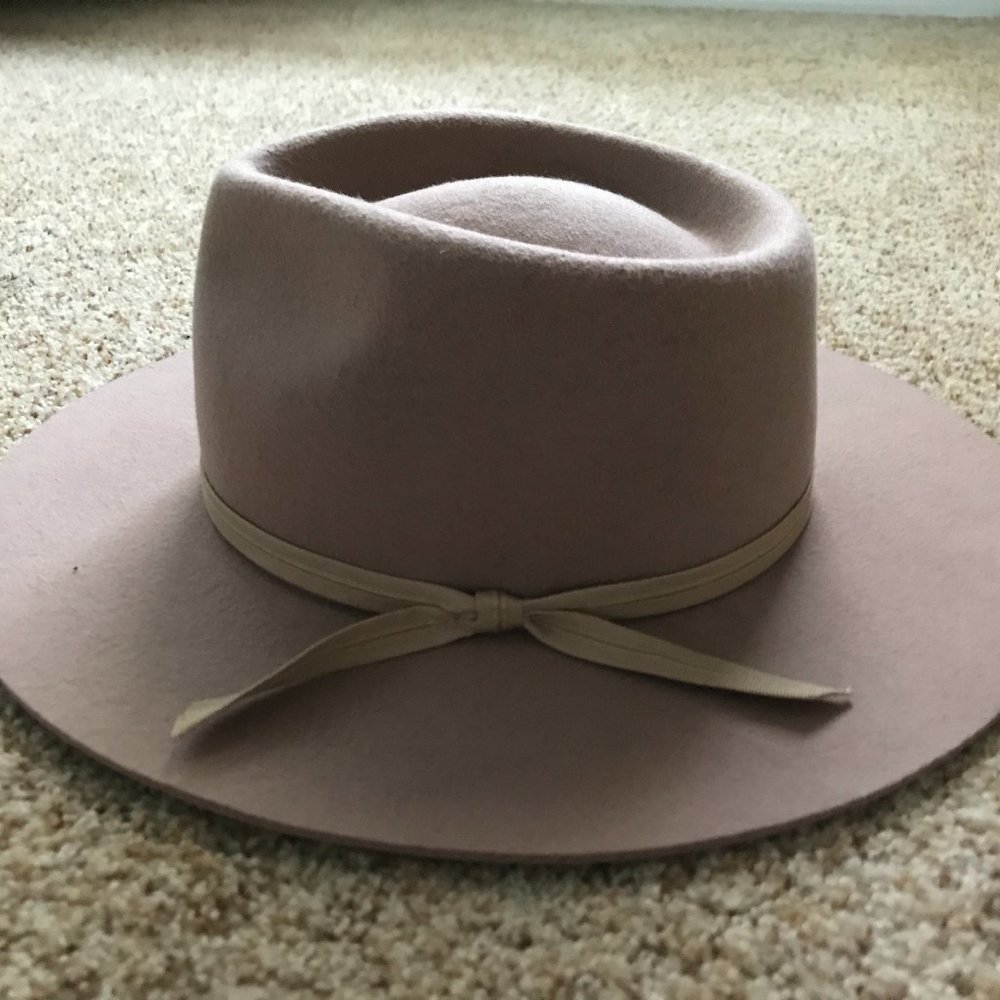 Lack of color light pink hat